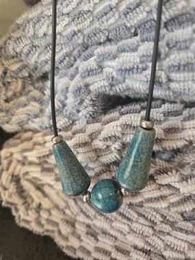 Women’s Teal Agate Bead Pendant Necklace - Casual Statement